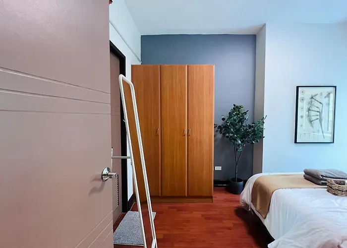 Apartment Spacious 1br With 300mbps Internet Near High Street Bgc *