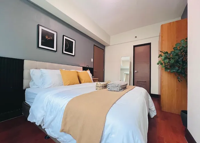 Spacious 1br With 300mbps Internet Near High Street Bgc *