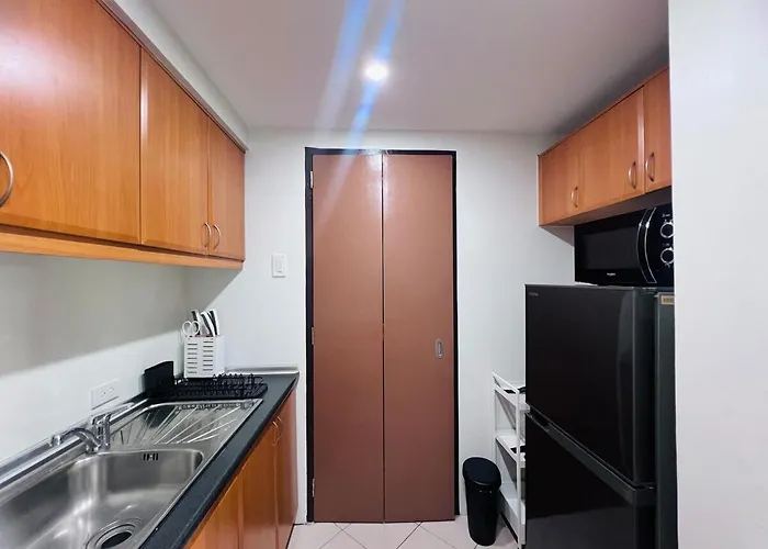 Spacious 1br With 300mbps Internet Near High Street Bgc