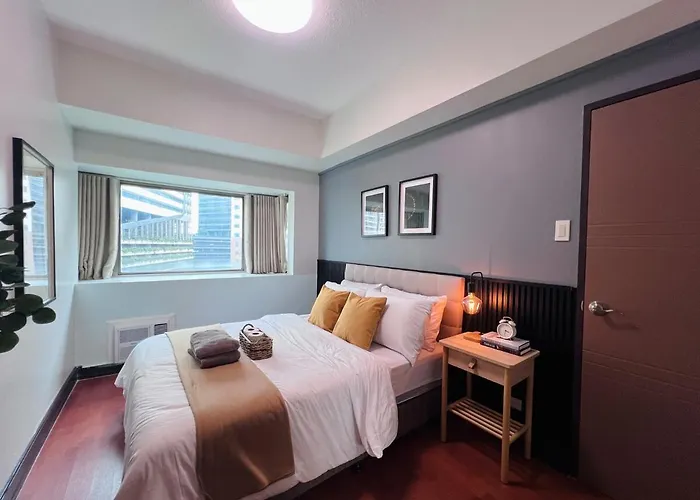 Apartment Spacious 1br With 300mbps Internet Near High Street Bgc *