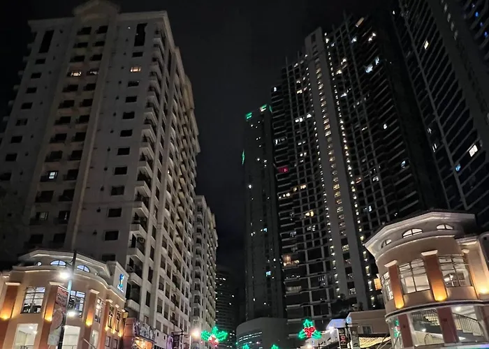 Spacious 1br With 300mbps Internet Near High Street Bgc *