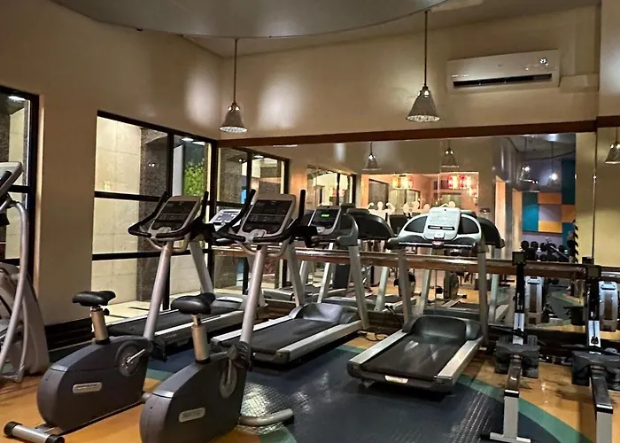 Spacious 1br With 300mbps Internet Near High Street Bgc Manila
