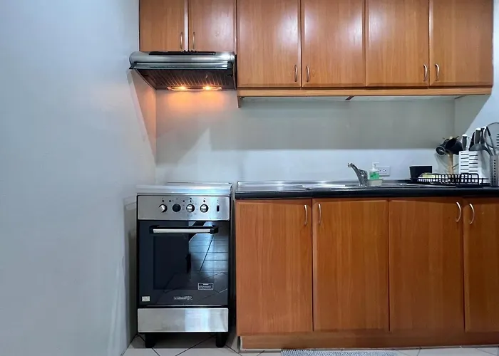 Spacious 1br With 300mbps Internet Near High Street Bgc