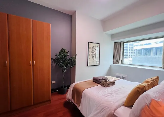 Spacious 1br With 300mbps Internet Near High Street Bgc *