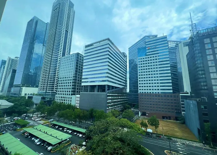 Spacious 1br With 300mbps Internet Near High Street Bgc