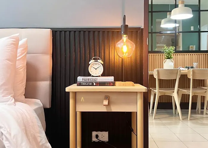 Spacious 1br With 300mbps Internet Near High Street Bgc *