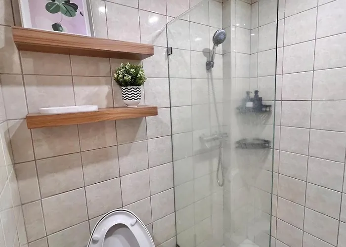 Apartment Spacious 1br With 300mbps Internet Near High Street Bgc *
