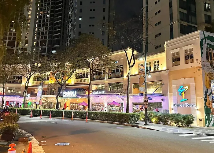 Spacious 1br With 300mbps Internet Near High Street Bgc Apartment Manila