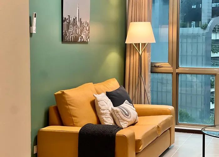 Spacious 1br With 300mbps Internet Near High Street Bgc
