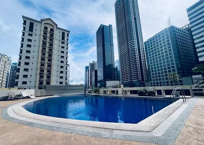 Spacious 1br With 300mbps Internet Near High Street Bgc Manila