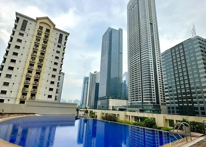 Spacious 1br With 300mbps Internet Near High Street Bgc *